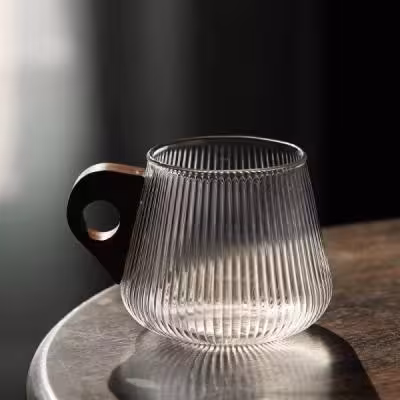 لیوان پیرکس شیاردار تپل دسته چوبی