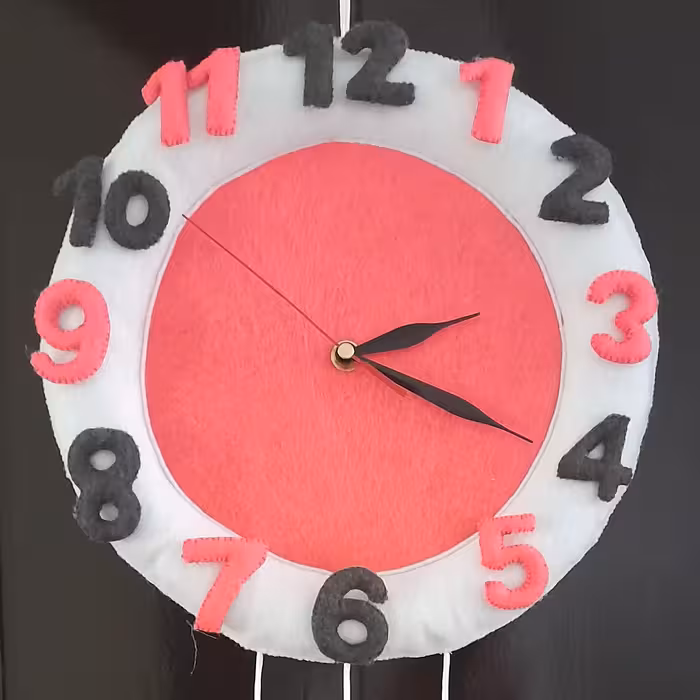 ساعت نمدی طرح آویز فرشته قابل سفارش در انواع رنگ ها