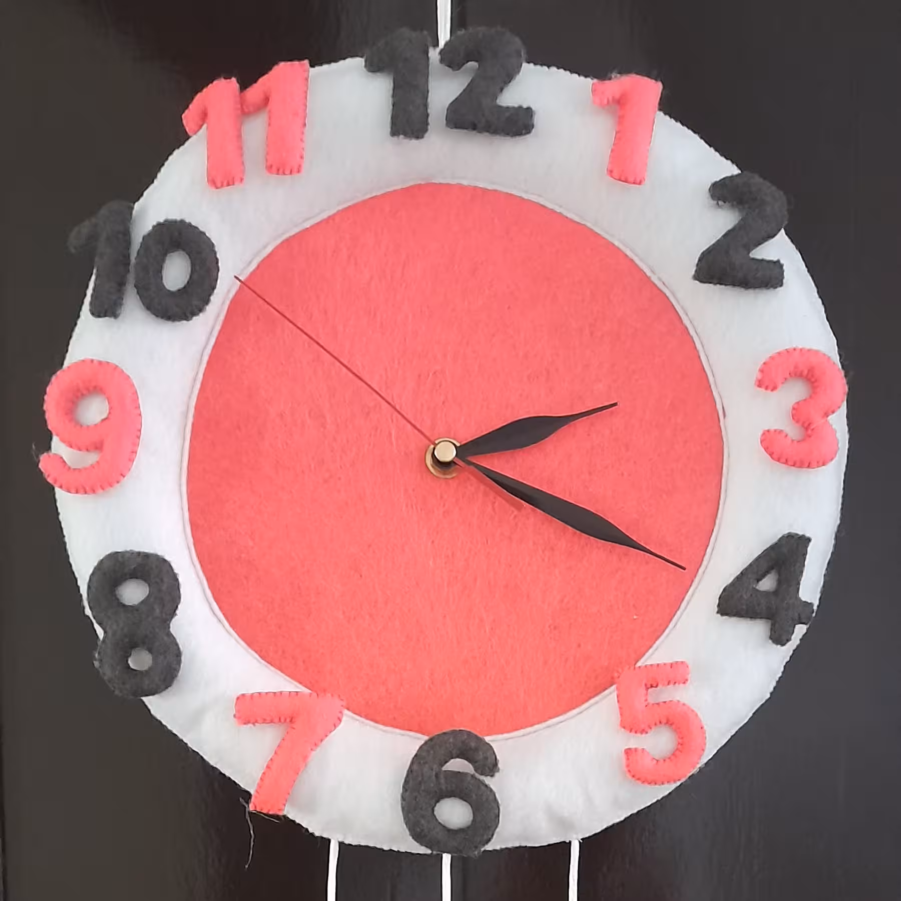 ساعت نمدی طرح آویز فرشته قابل سفارش در انواع رنگ ها