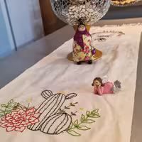 سفره قلمکار  اعلاء.  جنس پارچه نخ پنبه اعلا. جنس نخ های کوبلن در وایتکس تغییر رنگ نمیدهند. رنگ ثابت. با دوختی ظریف 