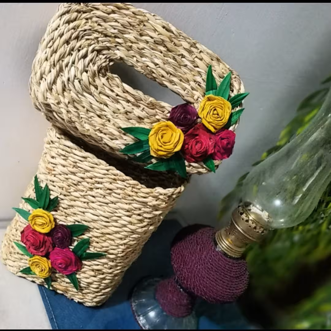 ست دوتیکه حصیری  جای دستمال و سطل بافت طنابی با گلهای حصیری ظریف و خوشکل بافت شدهبا نخ بدون چسب 