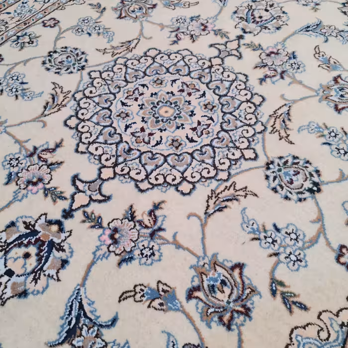 فرش دستبافت یک و نیم متری مدا نایین کد 577