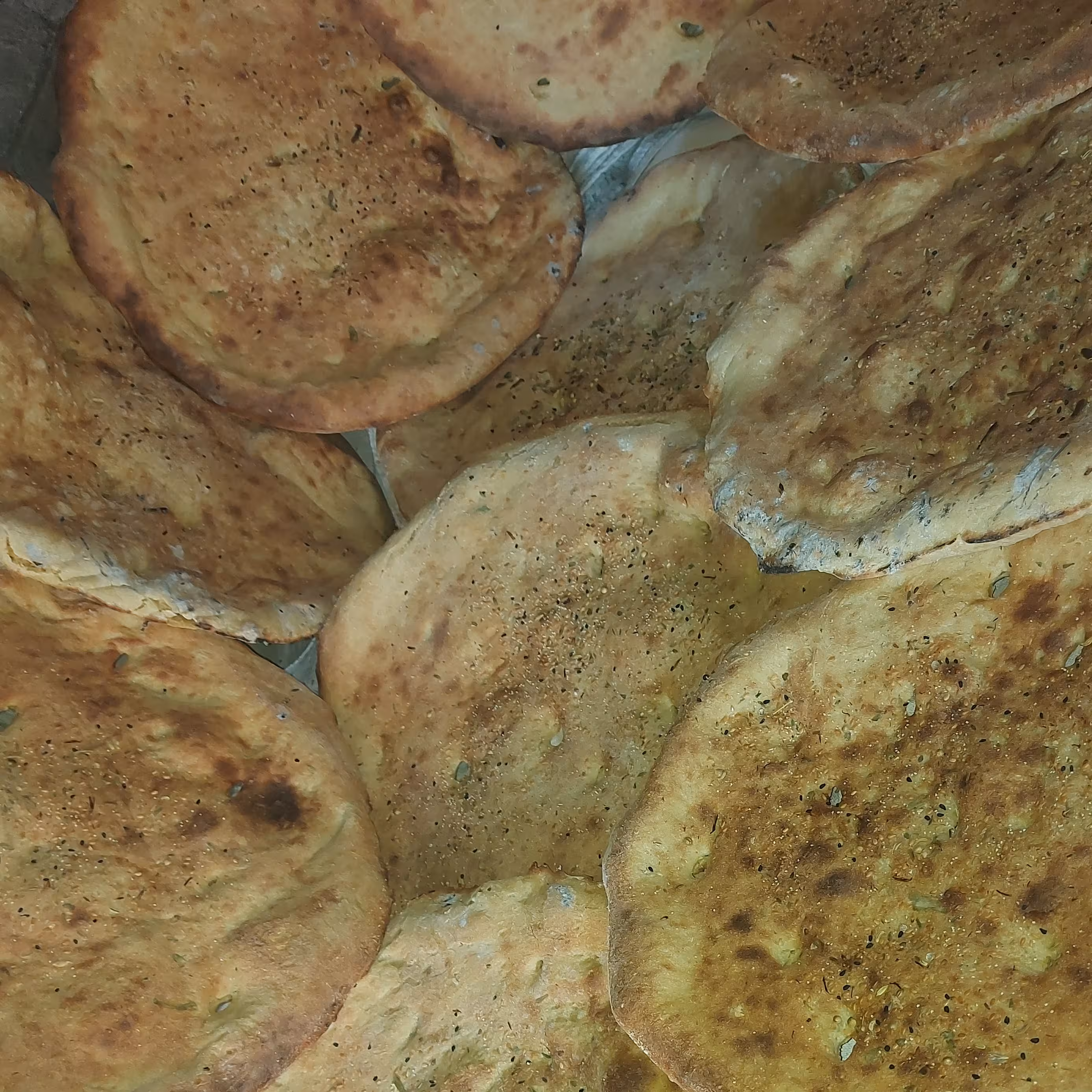 نان تازه سنتی هیزمی ویژه با آرد بومی ا 40 سانتی