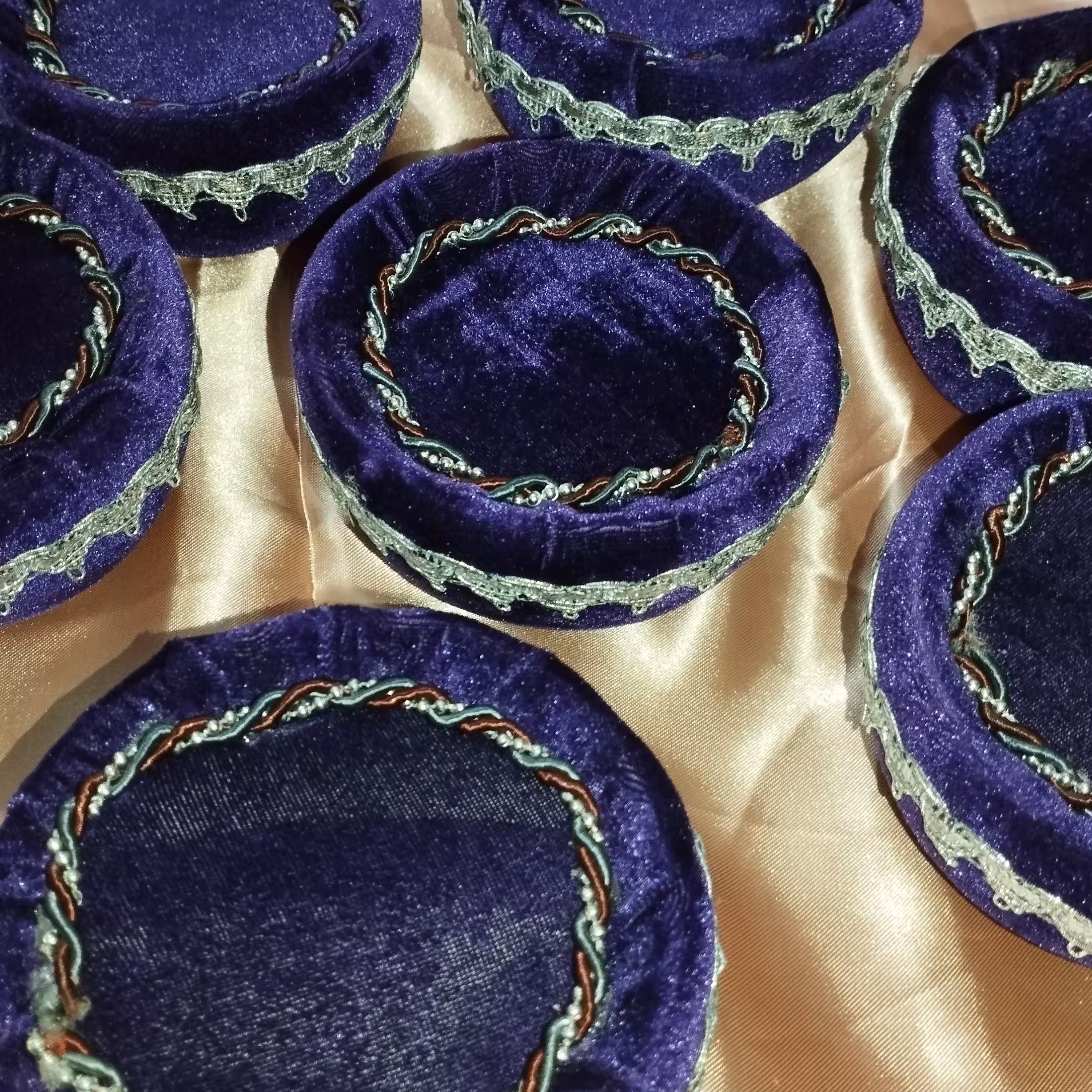 ظروف  هفت  سین کار دست مخمل ترک با یراق هفت پارچه 