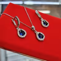 نیمست نقره جواهری نگین کبود بسیار شیک به همراه زنجیر دیپلمات ظریف عیار 925 و آبکاری طلاسفید