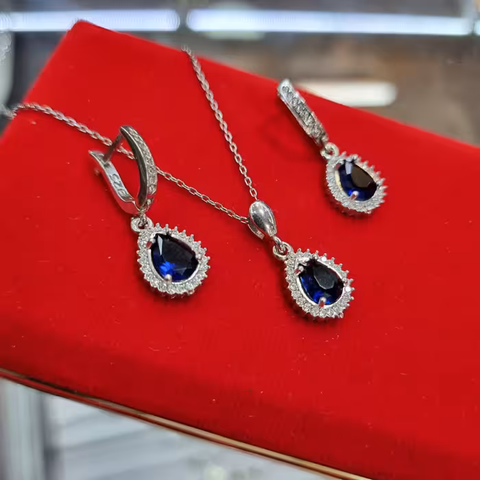 نیمست نقره جواهری نگین کبود بسیار شیک به همراه زنجیر دیپلمات ظریف عیار 925 و آبکاری طلاسفید