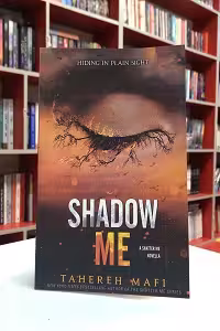 Shadow Me اثر Tahereh Mafi