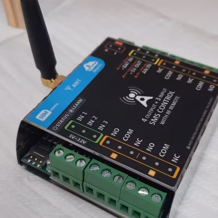 ماژول کنترل اس ام اس ،کنترل با اس ام اس و ریموت ، چهار رله ، خروجی دیجیتال و انالوگ ( بدون ریموت  بدون اداپتور ) 