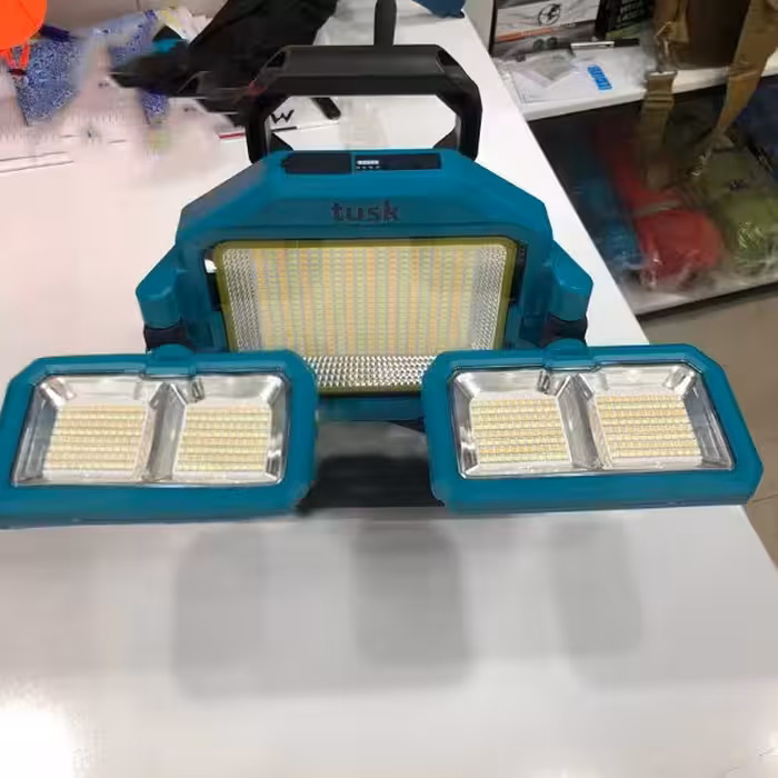 پروژکتور شارژی خورشیدی TUSK پاوربانک دار