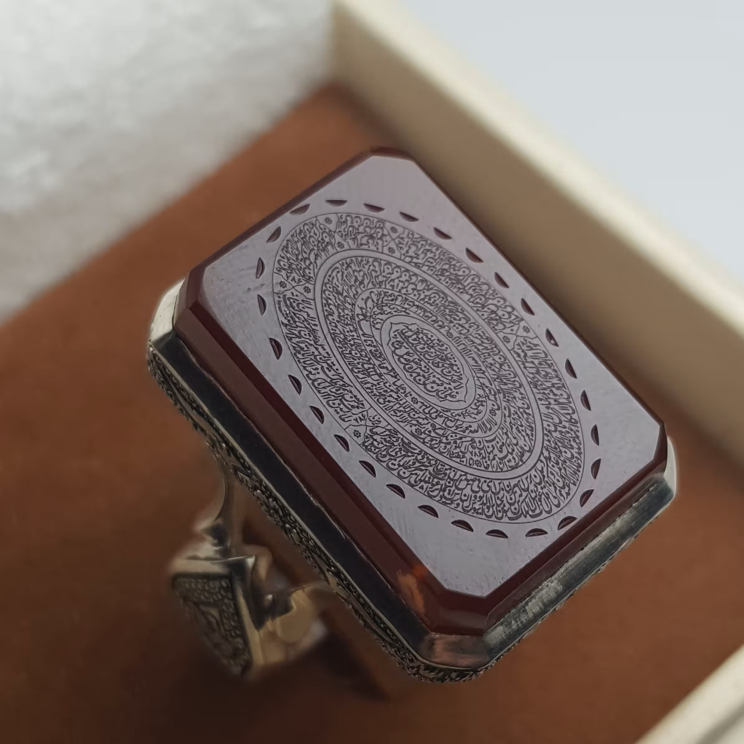 عقیق سرخ قلم زنی تمام دست 