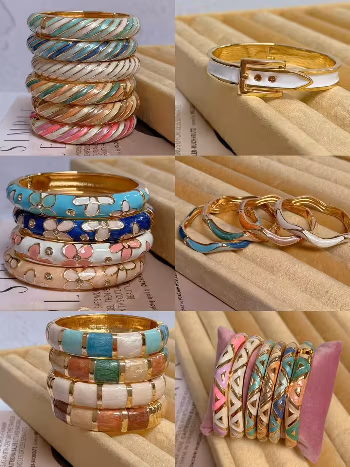 کالکشن بنگل میناکاری فری سایز1207 بنگل میناکاری/کاملا فری سایز است و‌بازبسته میشود(مناسب هرسایزمچ)/ابکاری طلا دارد/ضدحساسیت/وارداتی/هرگونه بدلیجات از موادشوینده عطر ادکلن استخر عرق اسیدی دور باشند