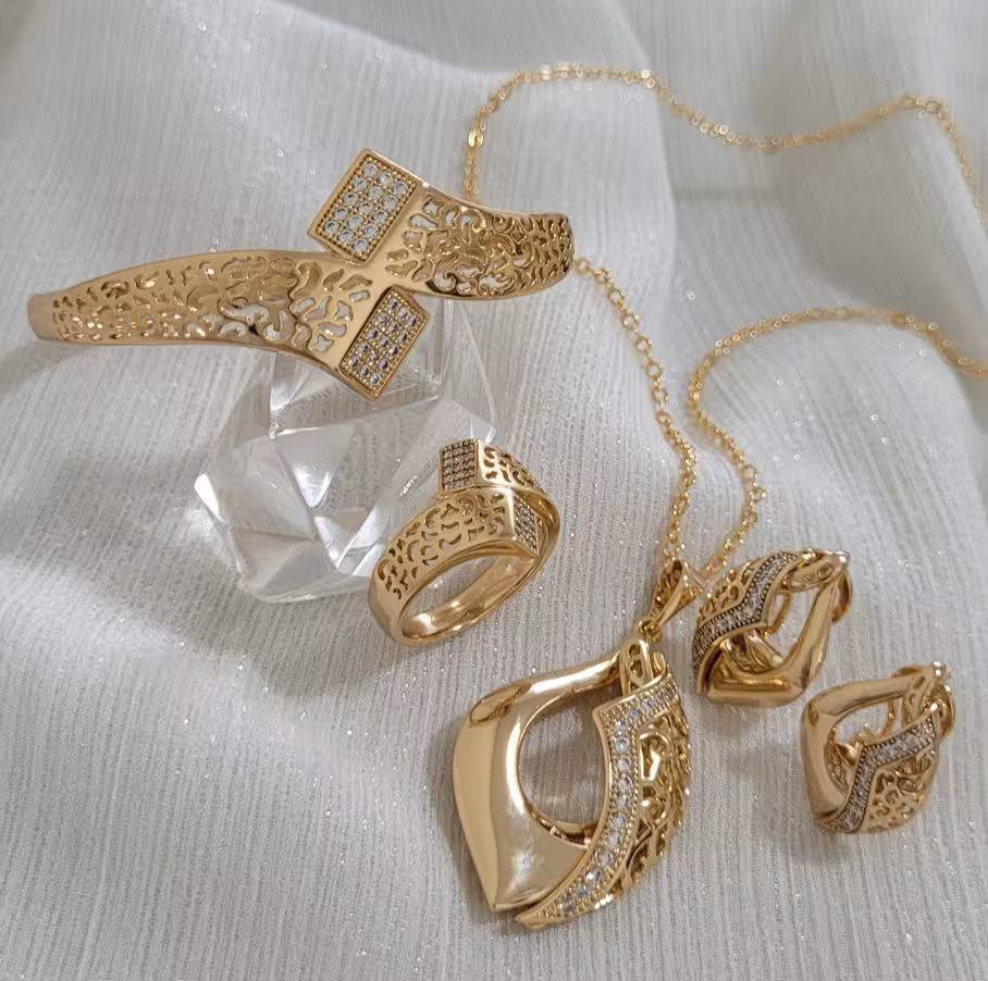 سرویس طرح طلای زنانه، برند معتبر ژوپینگ، بالای 3سال دوام💍