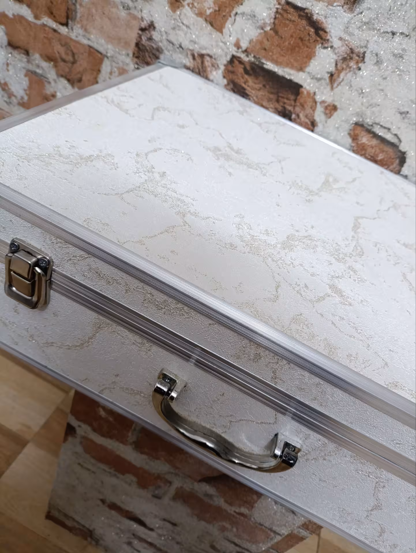 چمدون قاشق و چنگال (از نزدیک خیلی زیباتر از عکس هست)