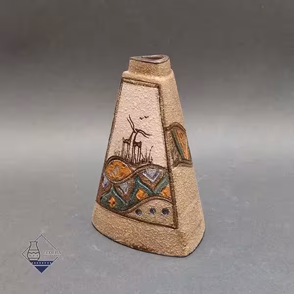 گلدان مثلث بزرگ
