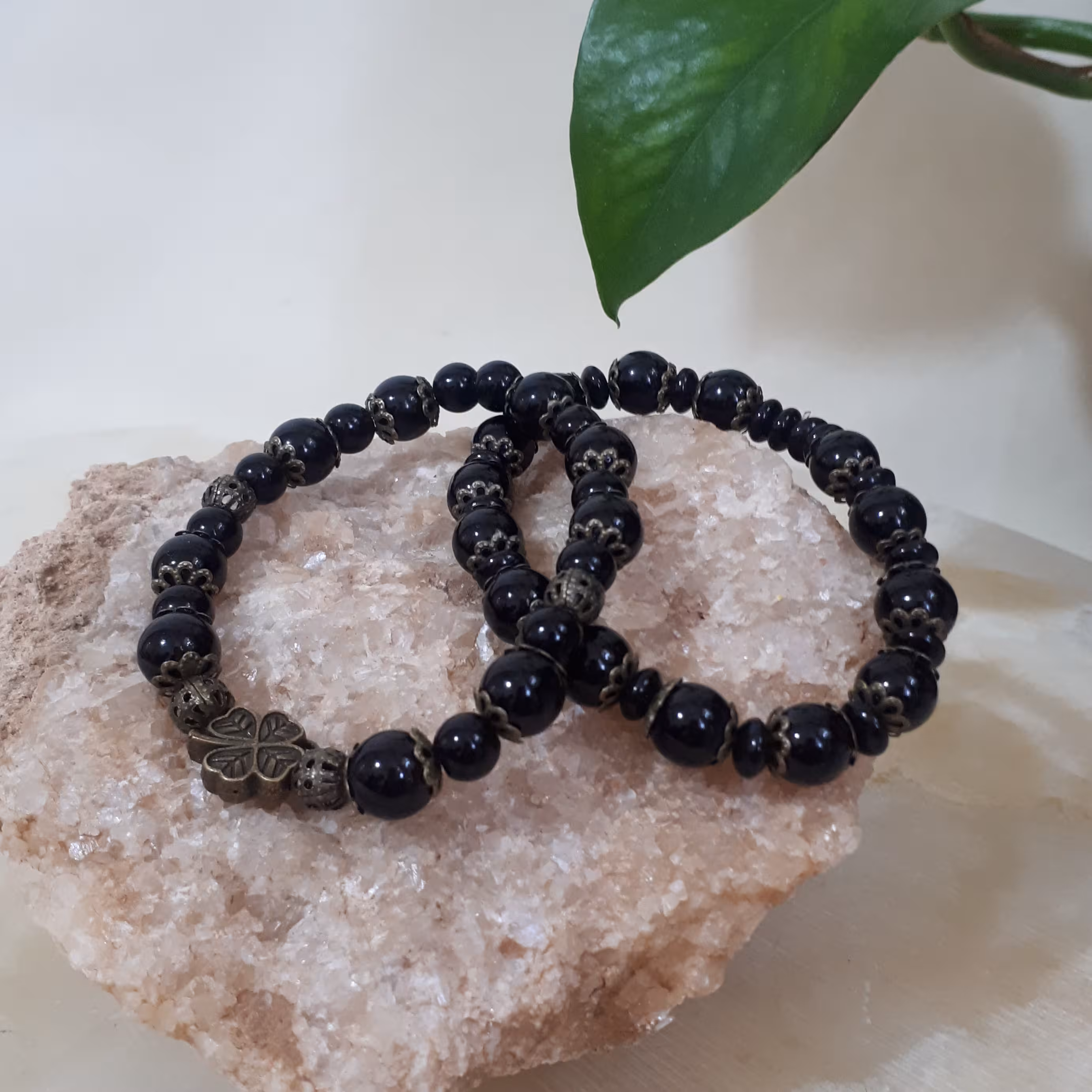 دستبند مرواریدی مشکی 