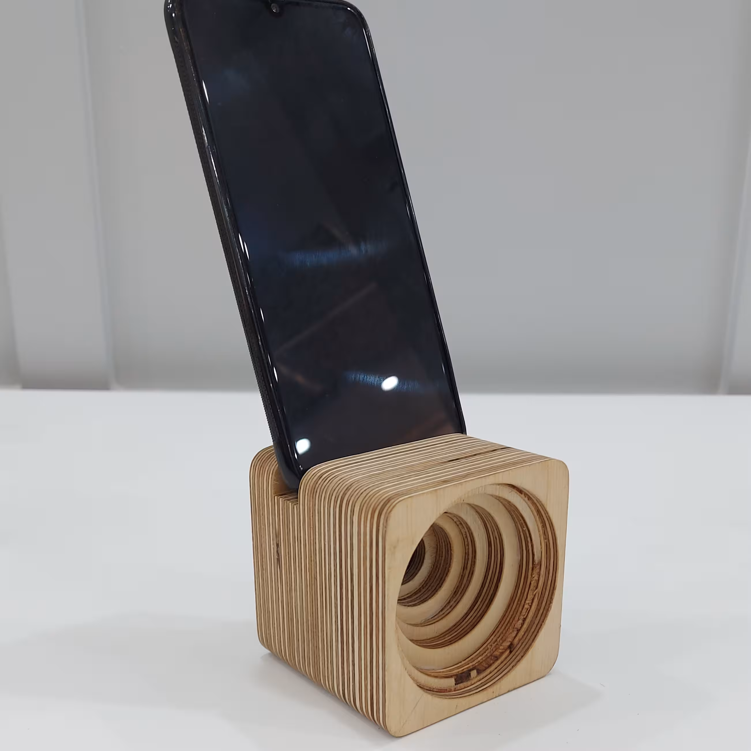 اسپیکر و پایه تلفن همراه