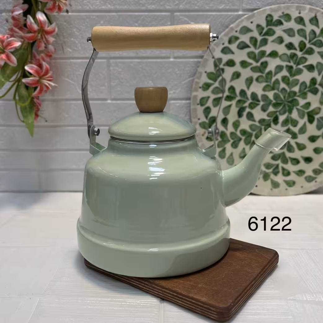 کتری لعابی سبز پاستیلی با دسته چوبی 2.5 لیتر