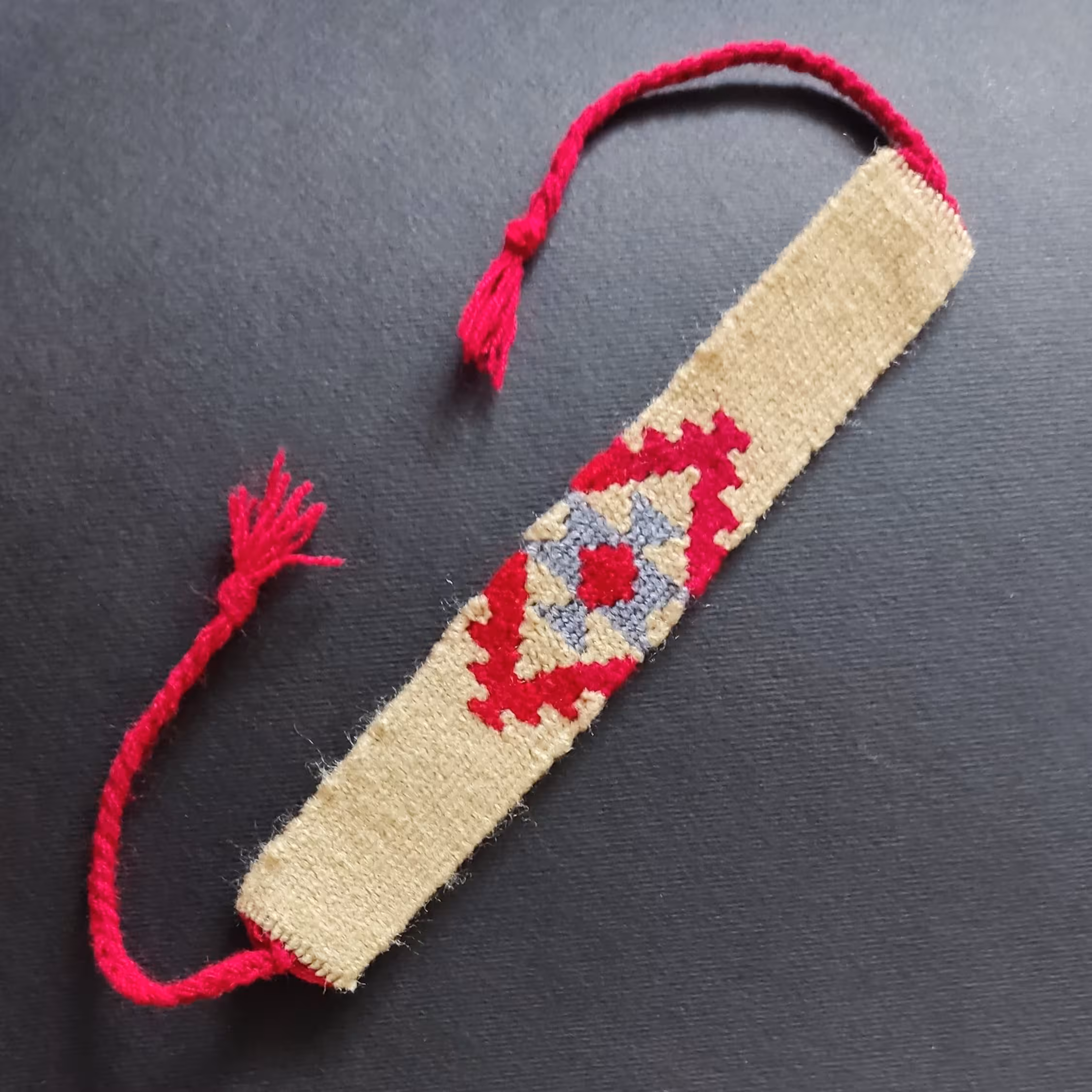 دستبند دوستی _ گلیم بافت _ متریال کاموا _ رنگ ثابت 