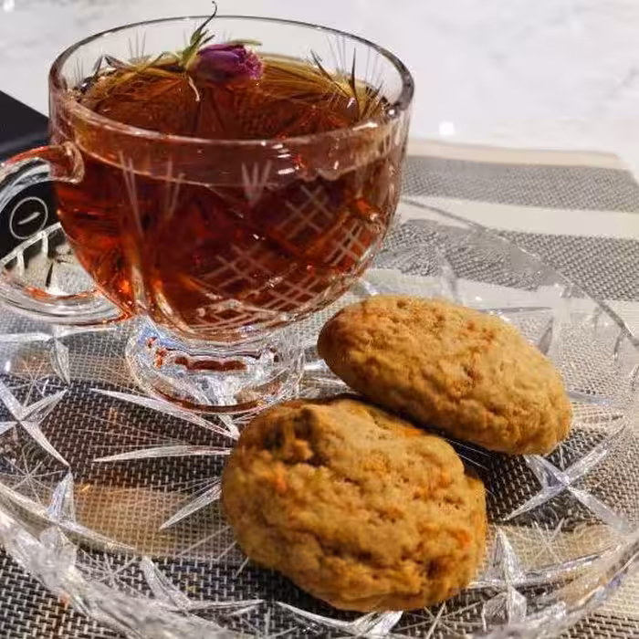 کوکی هویج و گردو، 500گرم، مغزی گردو، بافت نرم و خوش مزه با عطر دارچین، 