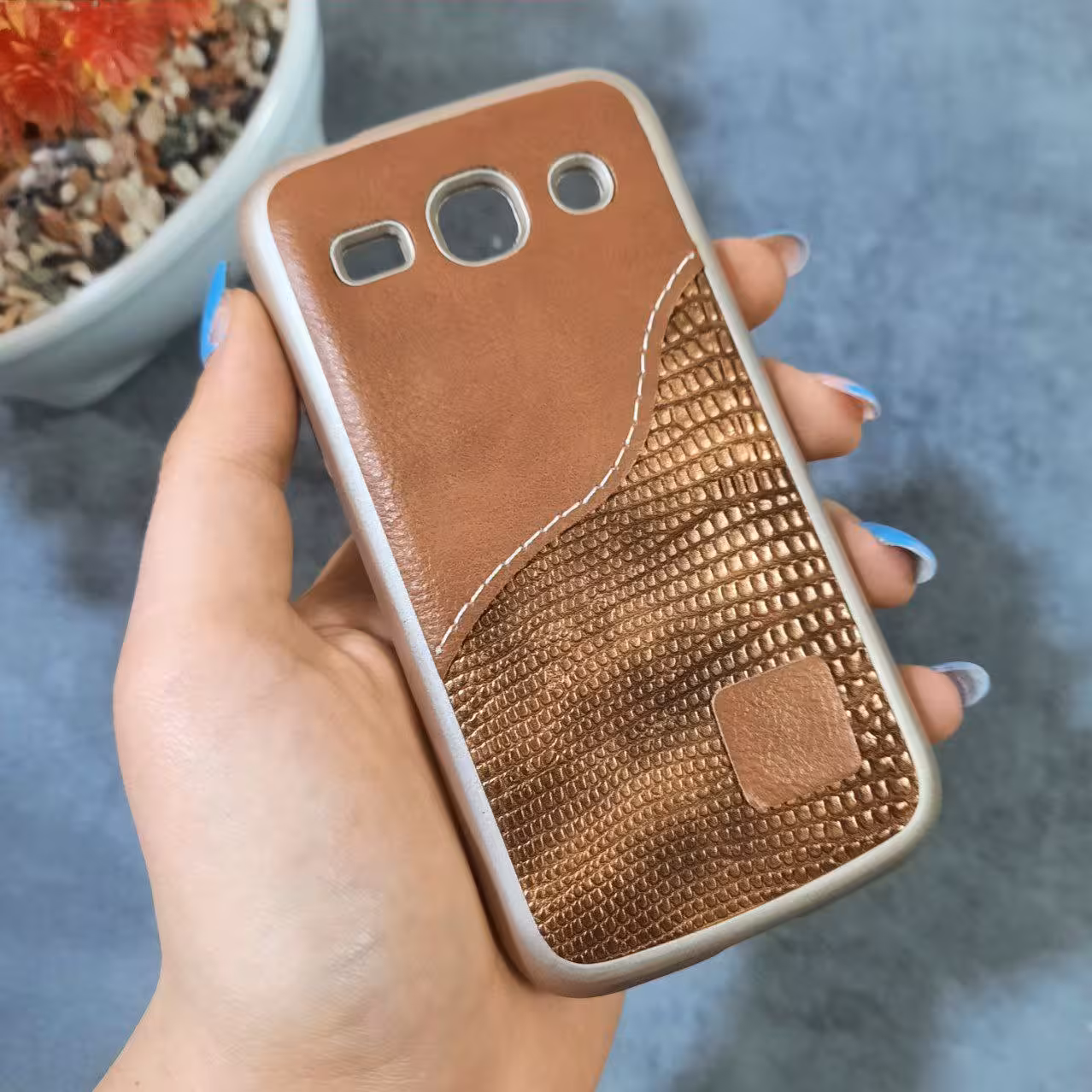 گارد گوشی Samsung Galaxy Star 2 Plus (G350) دور طلایی پشت چرم طرح دار