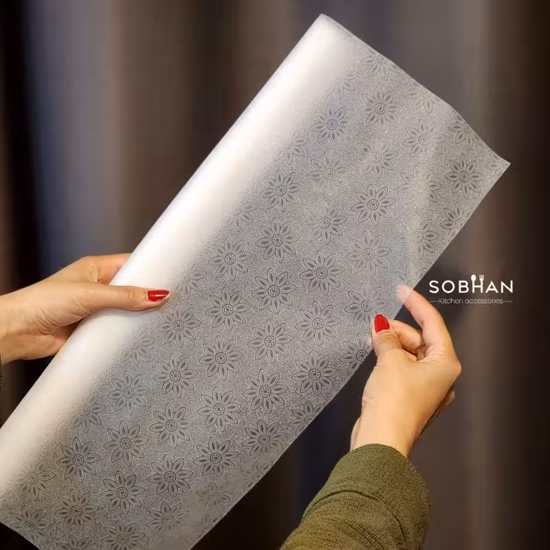 تو یخچالی 1.5 متری سفید