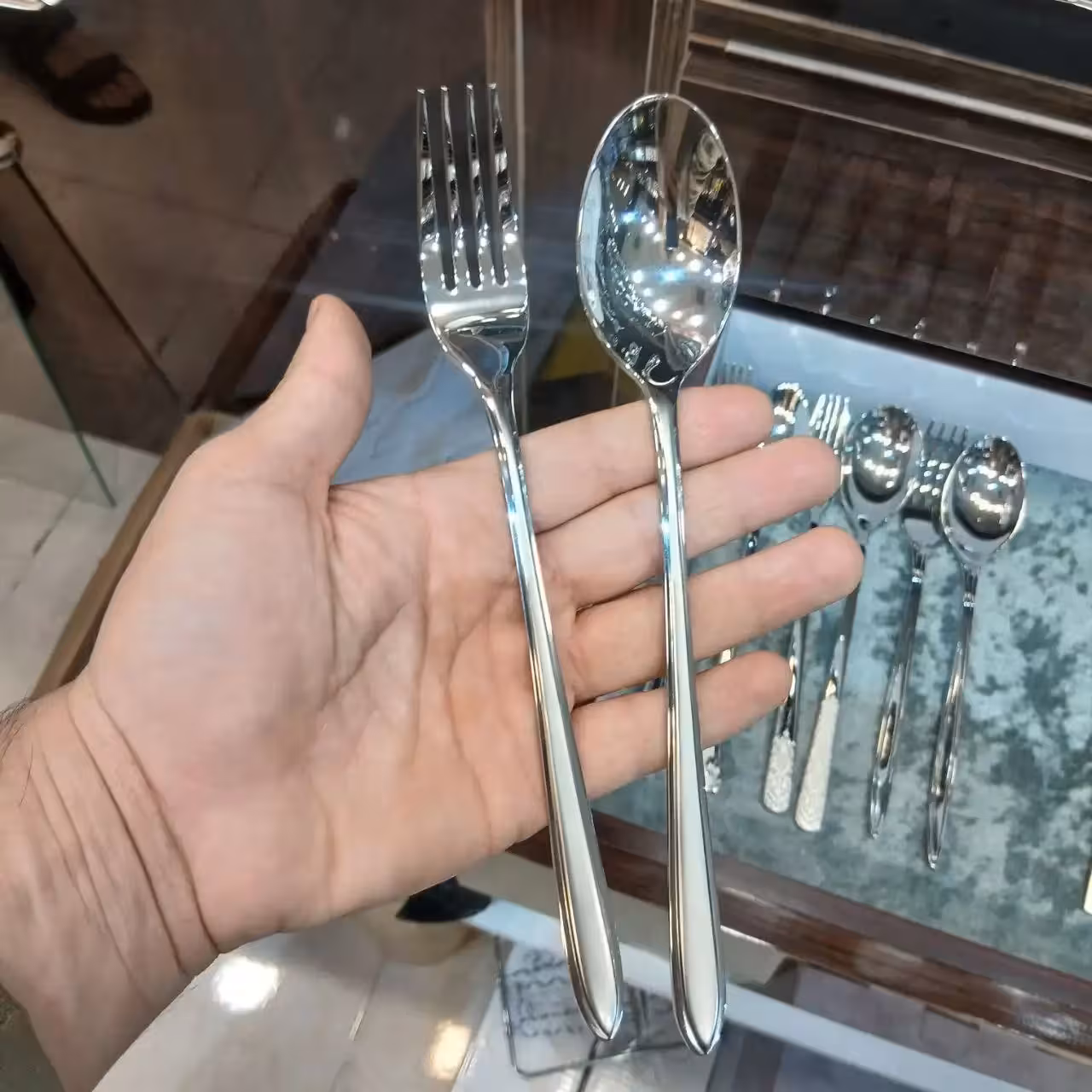 سرویس قاشق چنگال 18 نفره اس جی مدل 305s