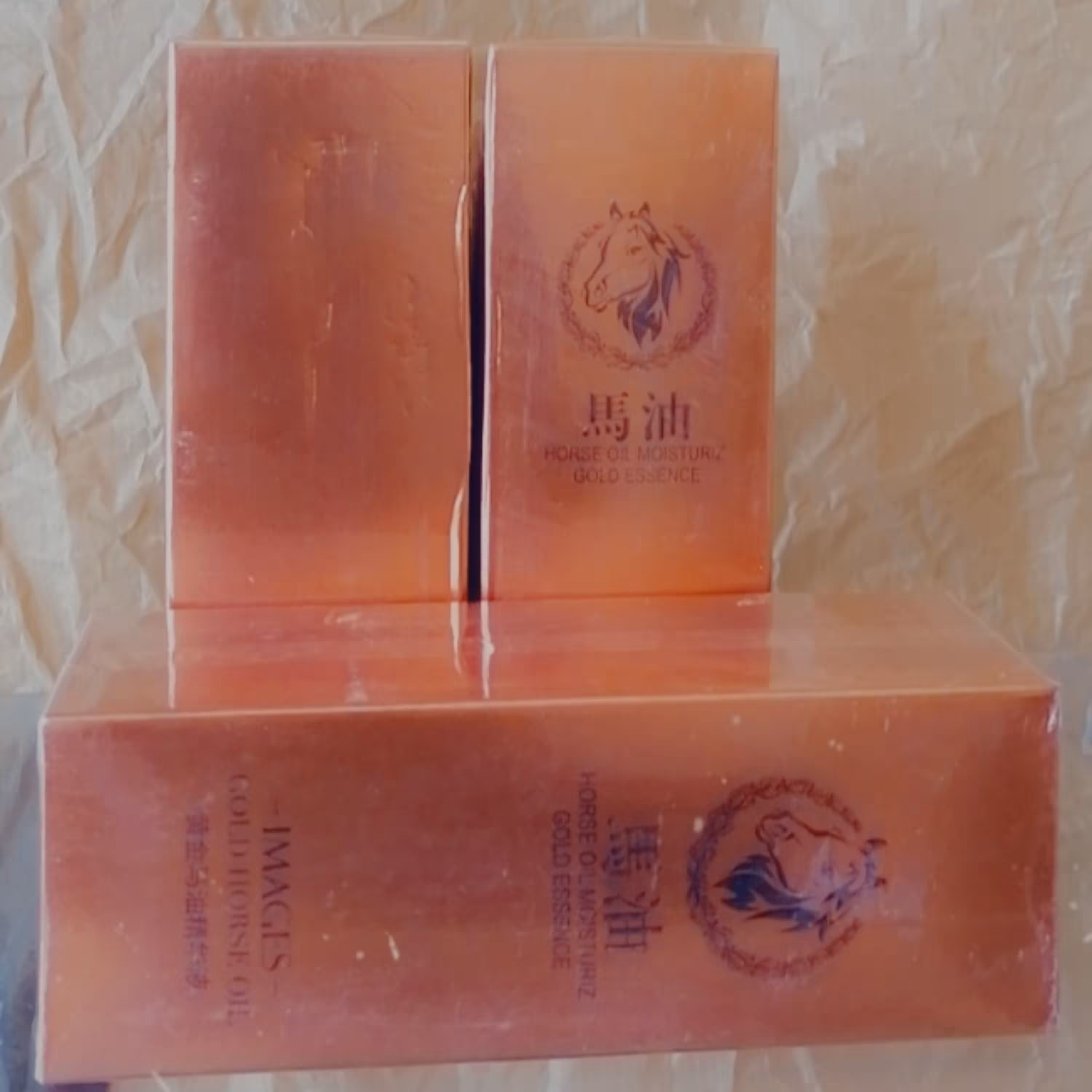 سرم طلا جوانسازی پوست حاوی روغن اسب و هیالورونیک اسید 
