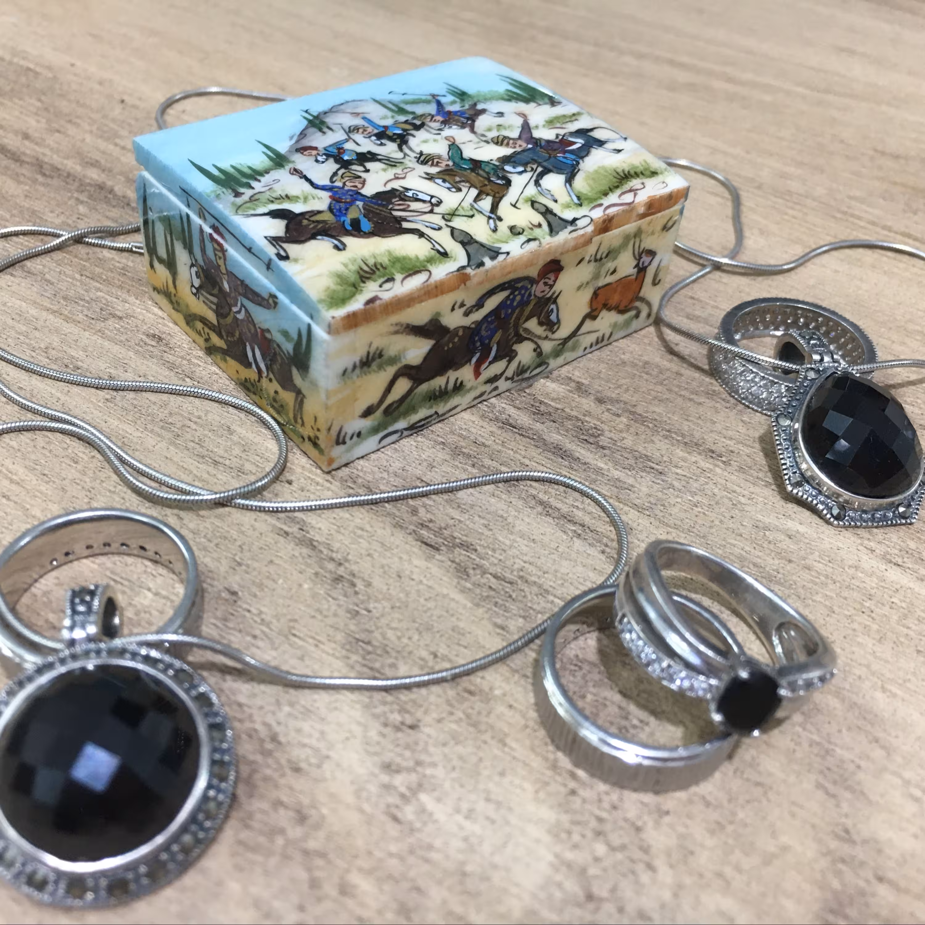 جعبه جواهرات صد در صد استخوان مینیاتور طرح میدان چوگان (شکار)