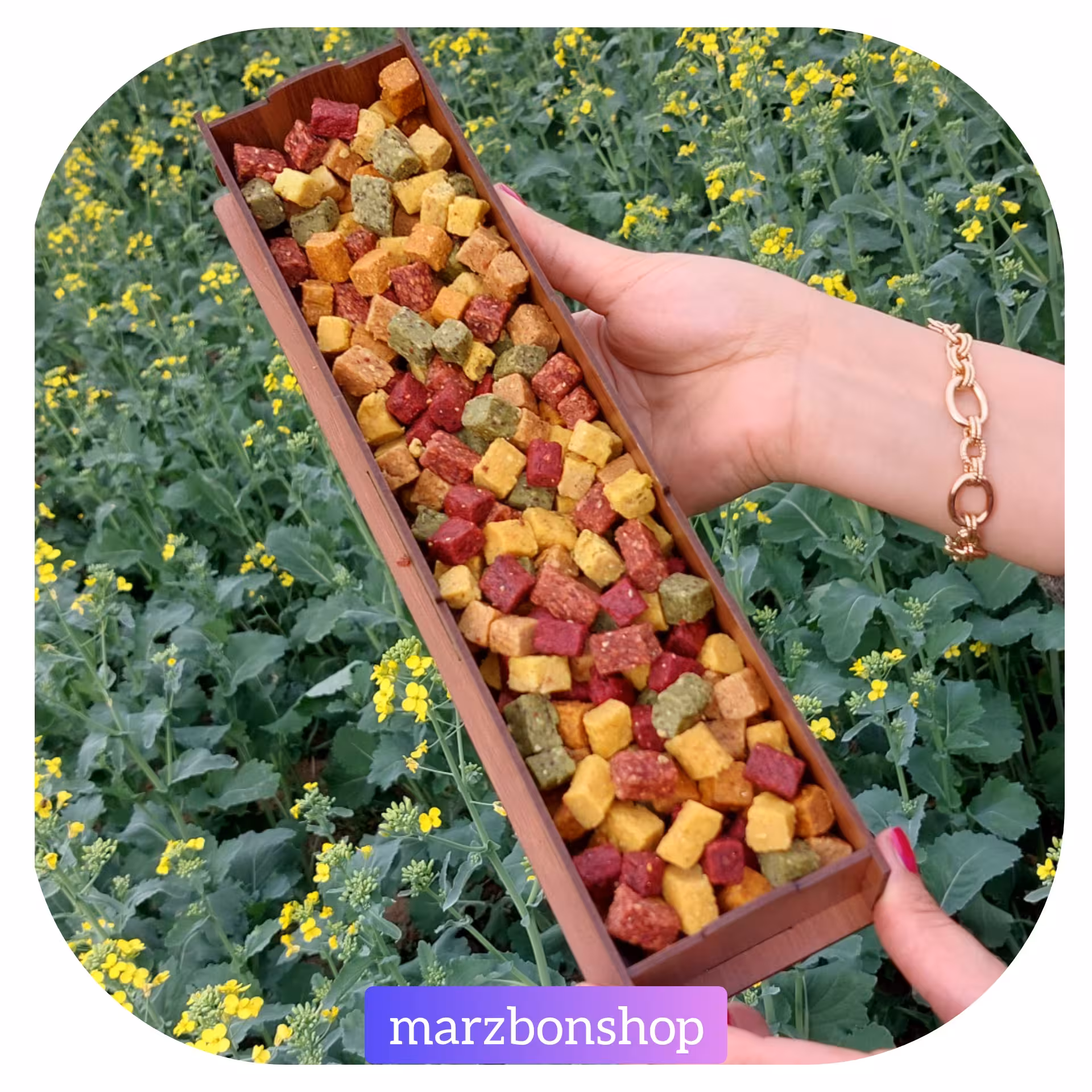 باکس میوه حبه ای(باکس کادویی-باکس هدیه)مخلوط میوه حبه ای 500گرم