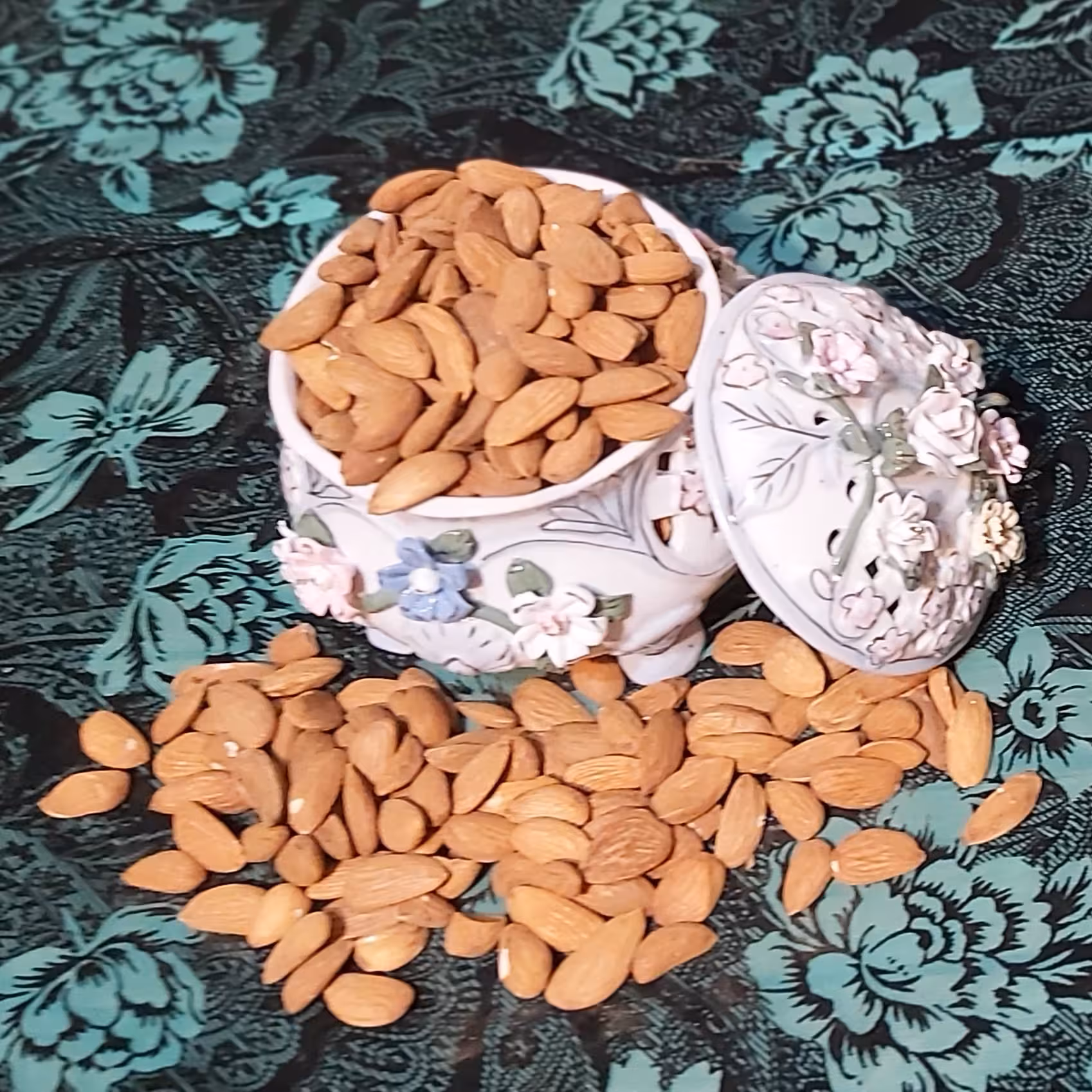 مغز بادام خام ایرانی یک کیلویی