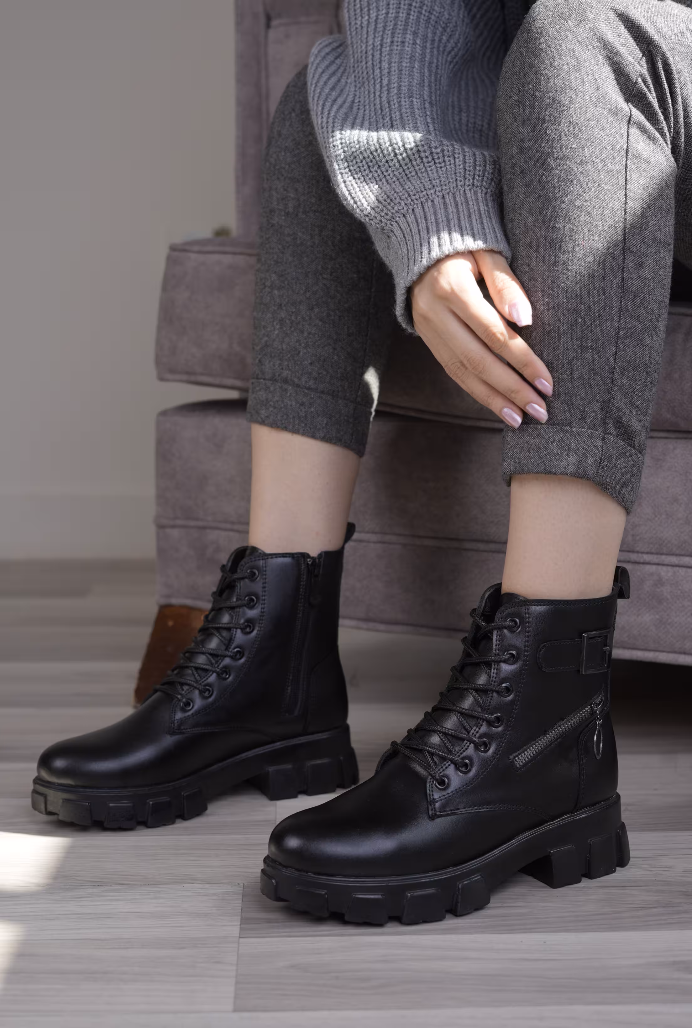 نیم بوت زنانه سگک دار بغل زیپی