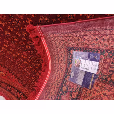 فرش ماشینی زمرد مشهد مدل کهنه نما زمینه لاکی