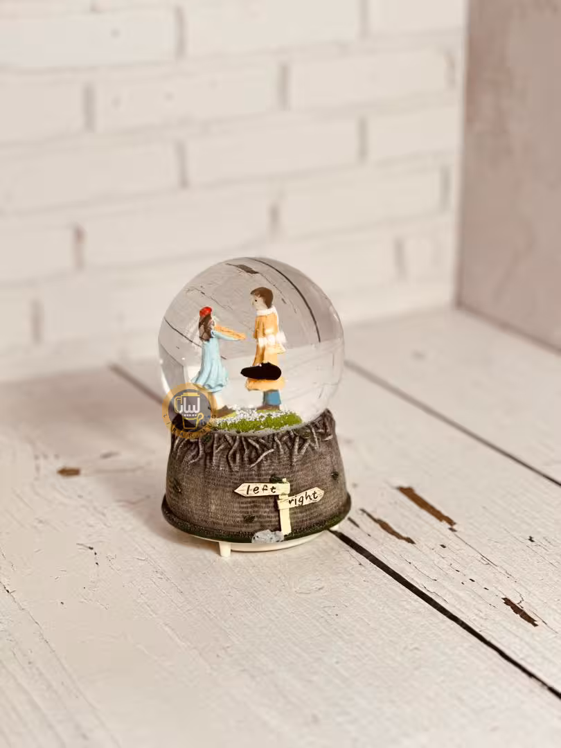 گوی موزیکال پمپی چراغدار بزرگ طرح دختر پسر موزیسین کد 6580