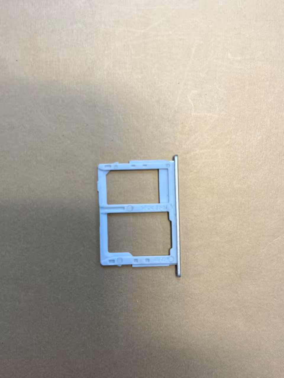 خشاب سیمکارت کارت حافظه سامسونگ مدل SAMSUNG Galaxy J5 PRO J530 کیفیت جنس : صد درصد فابریک روکاری (رنگ طلایی) &#8220;اصالت کالا&#8221;:&#8221;اصلی اورجینال&#8221;