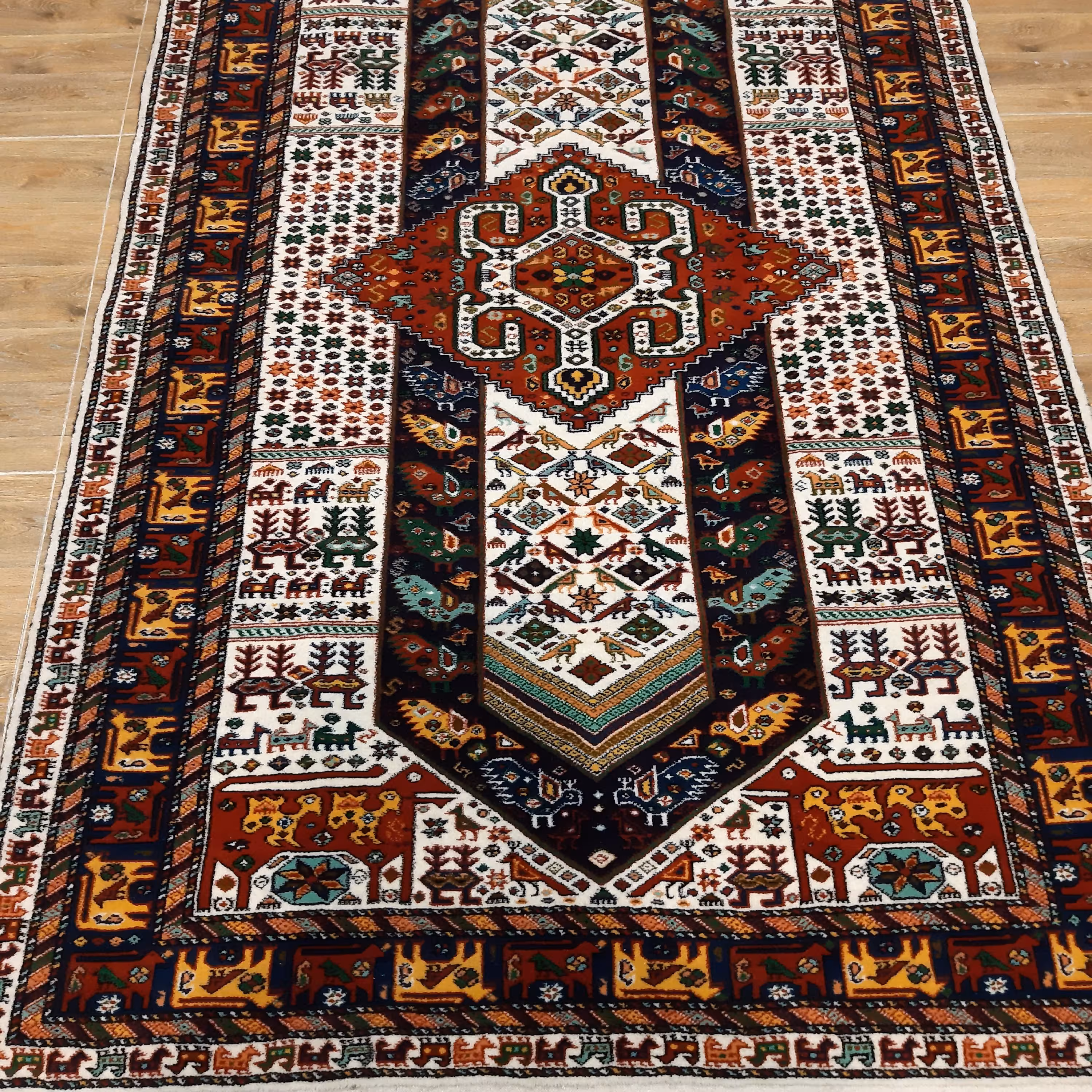 قالیچه دستبافت  3متری قشقایی، ارسال رایگان، ریزبافت  ،پشم