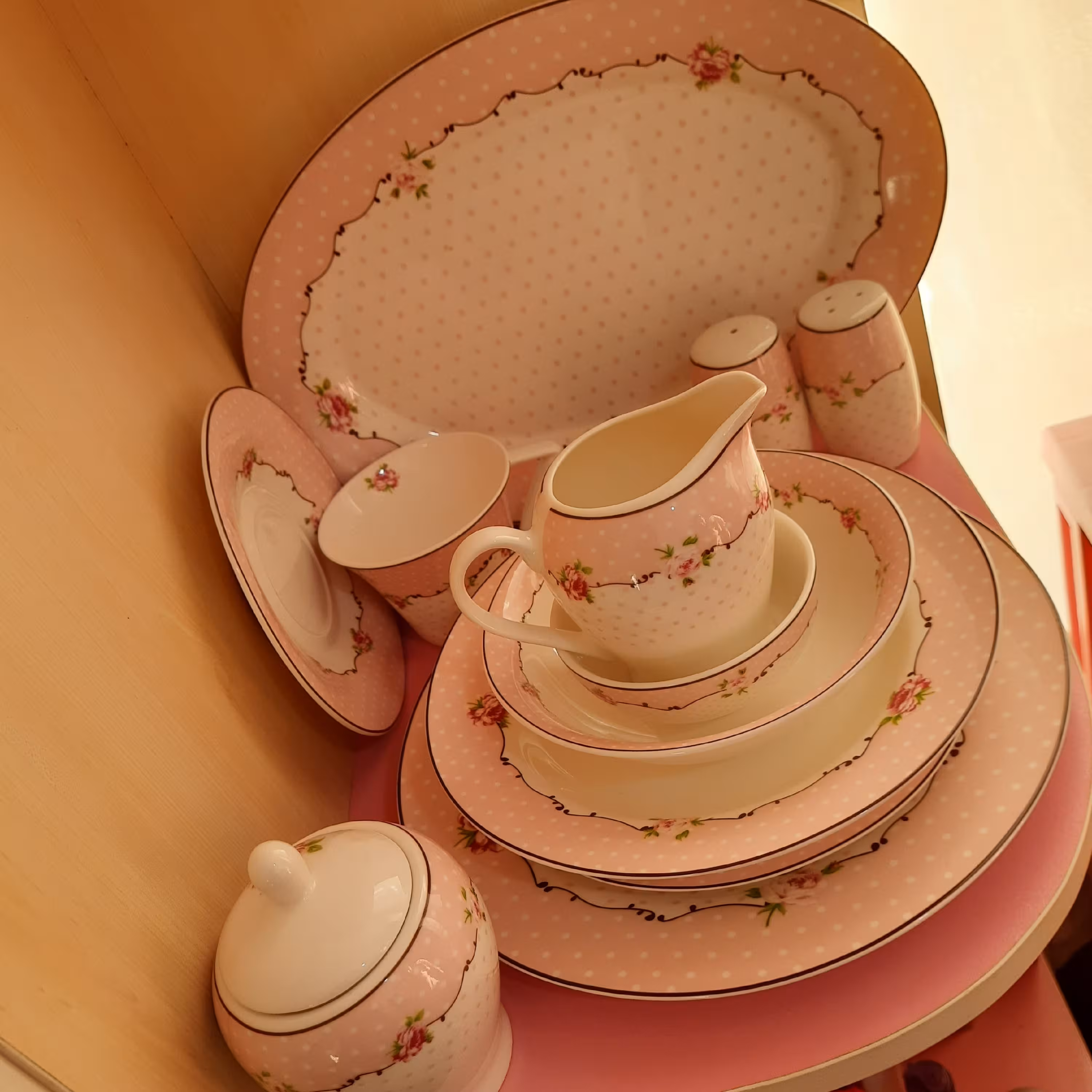 سرویس چینی غذاخوری آنجل 48پارچه 6نفره صورتی