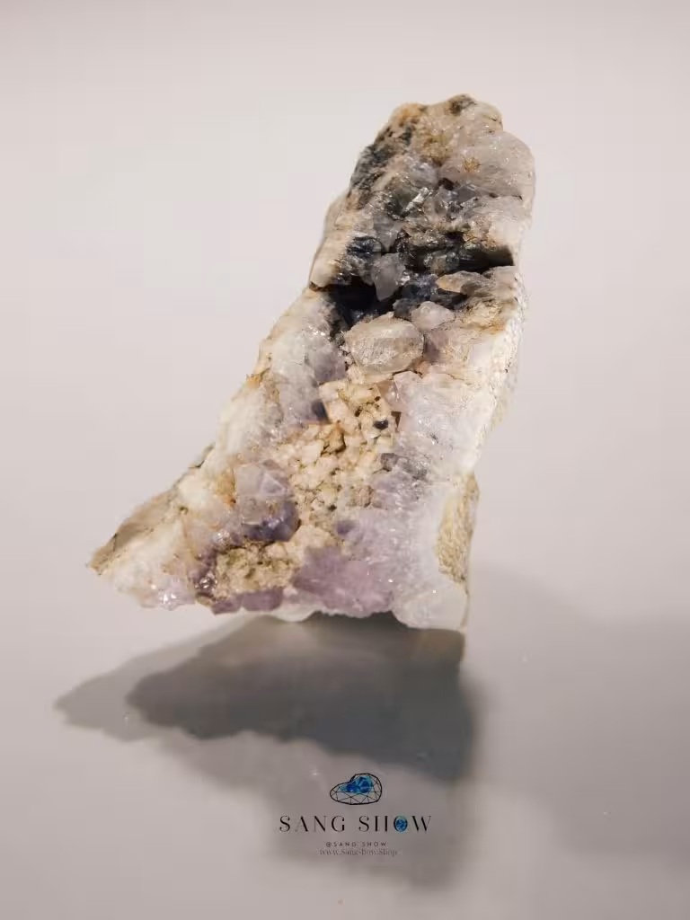 سنگ آمیتیست با همرشدی هیولاندیت کوبیک و اسموکی کوارتز S318