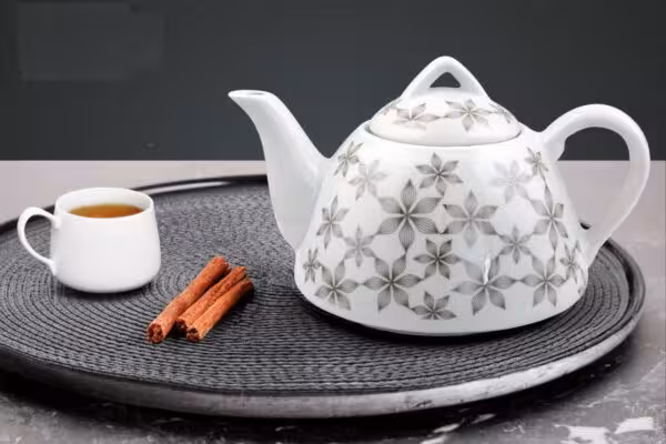 قوری چینی درجه یک ستاره دار کف پهن 600 سی سی با درب چینی