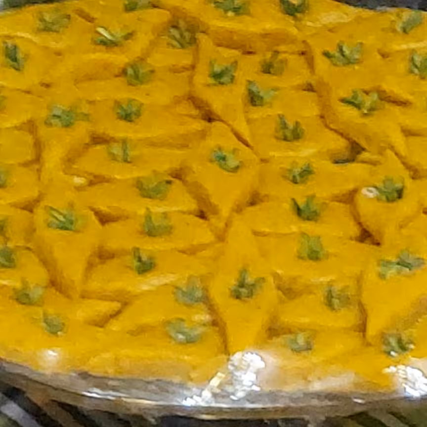 حلوا لوز تهیه شده از بهترین عسل دماوند. بهترین خوراکی مخصوص افطار بسته های 500 گرمی