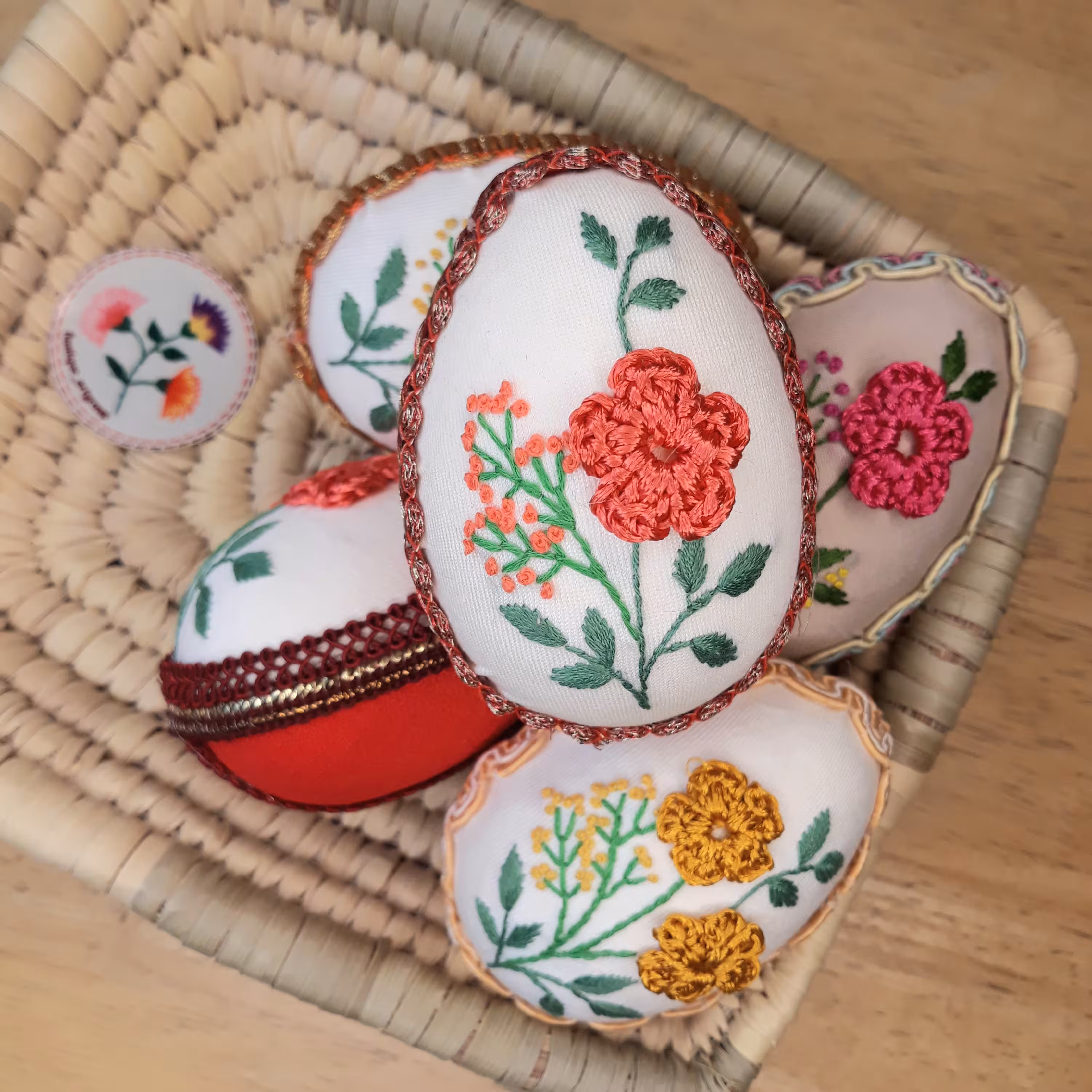 تخم مرغ گلدوزی شده سفره هفت سین با ترکیب گل قلاب بافی