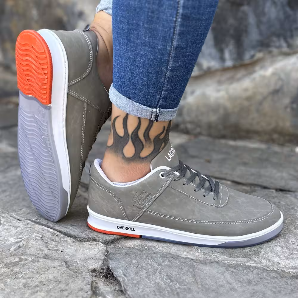 کتانی مردانه LACOSTE خاکستری جنس رویه چرم صنعتی جنس زیره EVA لاستیک سایزبندی 41 الی 44