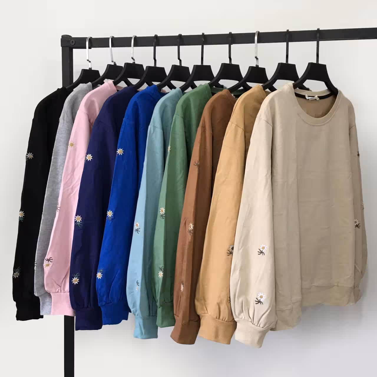 خرید و قیمت بلوز دورس آستین گلدوزی شده بابونه