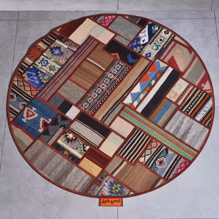 کلاژ فرش دستبافت یک و نیم متری امیرخیز مدل گرد کد 998