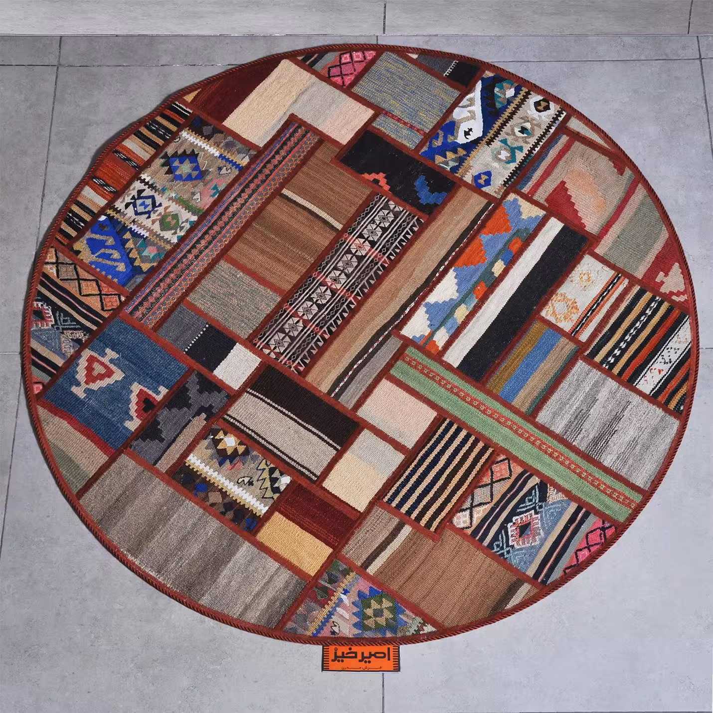 کلاژ فرش دستبافت یک و نیم متری امیرخیز مدل گرد کد 998