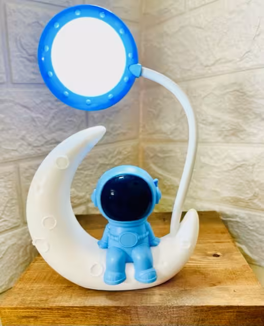 چراغ مطالعه فضانوردوماه-ابی