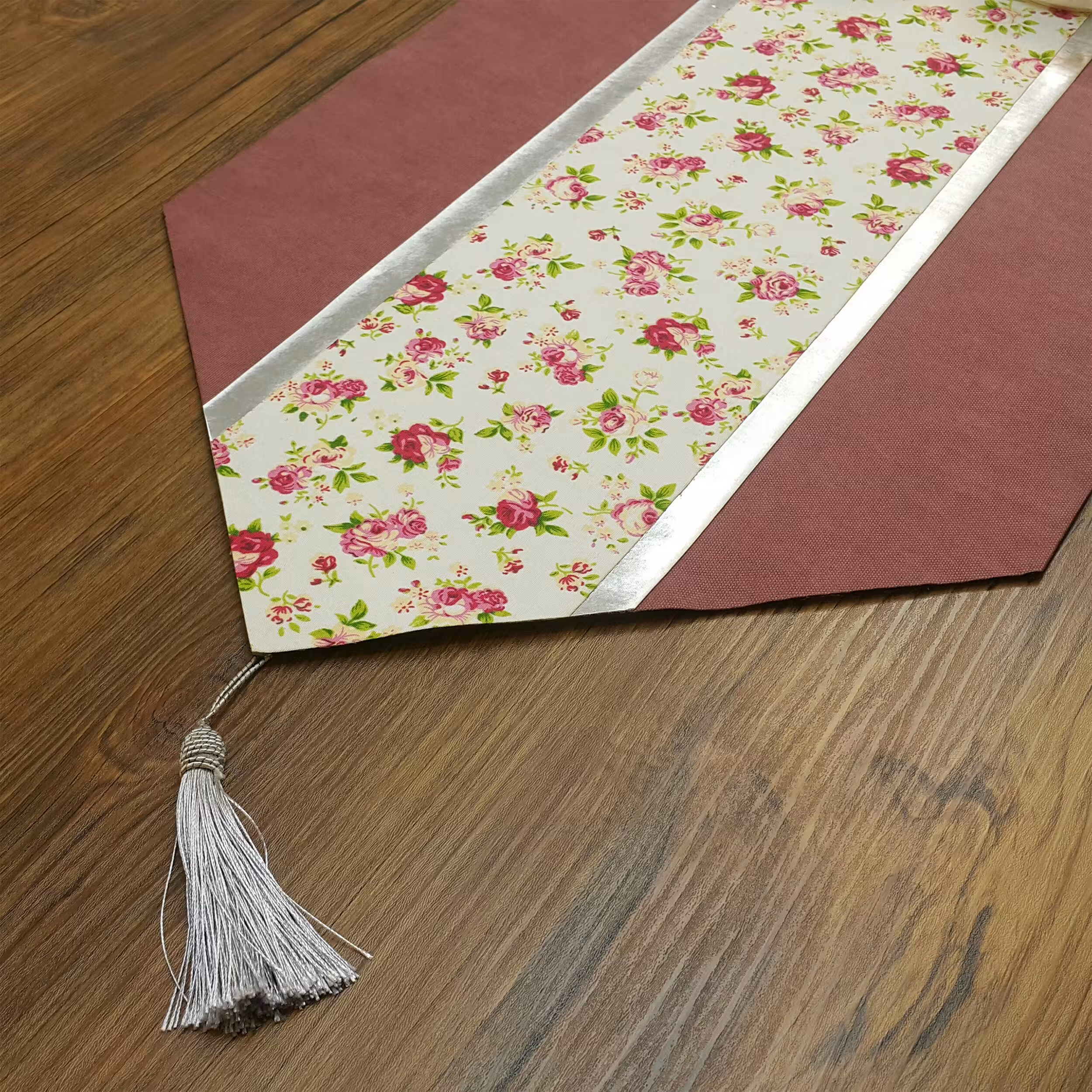 رانر  رومیزی مخمل 40 در 110 مناسب میز غذاخوری 6 نفره مدل merli03