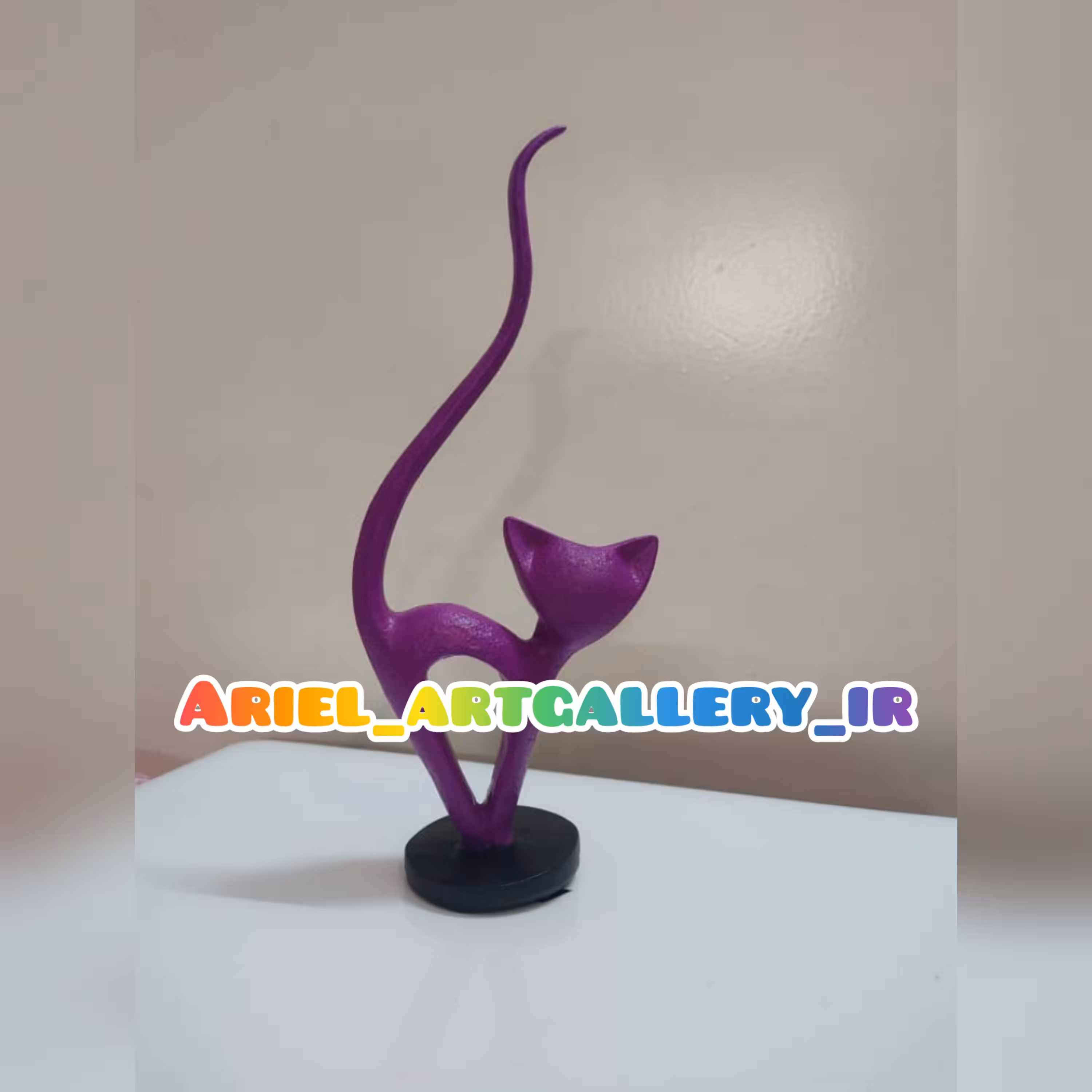 مجسمه پلی استر گربه دم باریک مفهومی بنفش