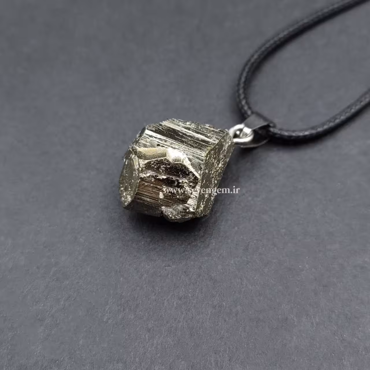 گردنبند بلور پیریت طلایی آینه ای (کدA949)