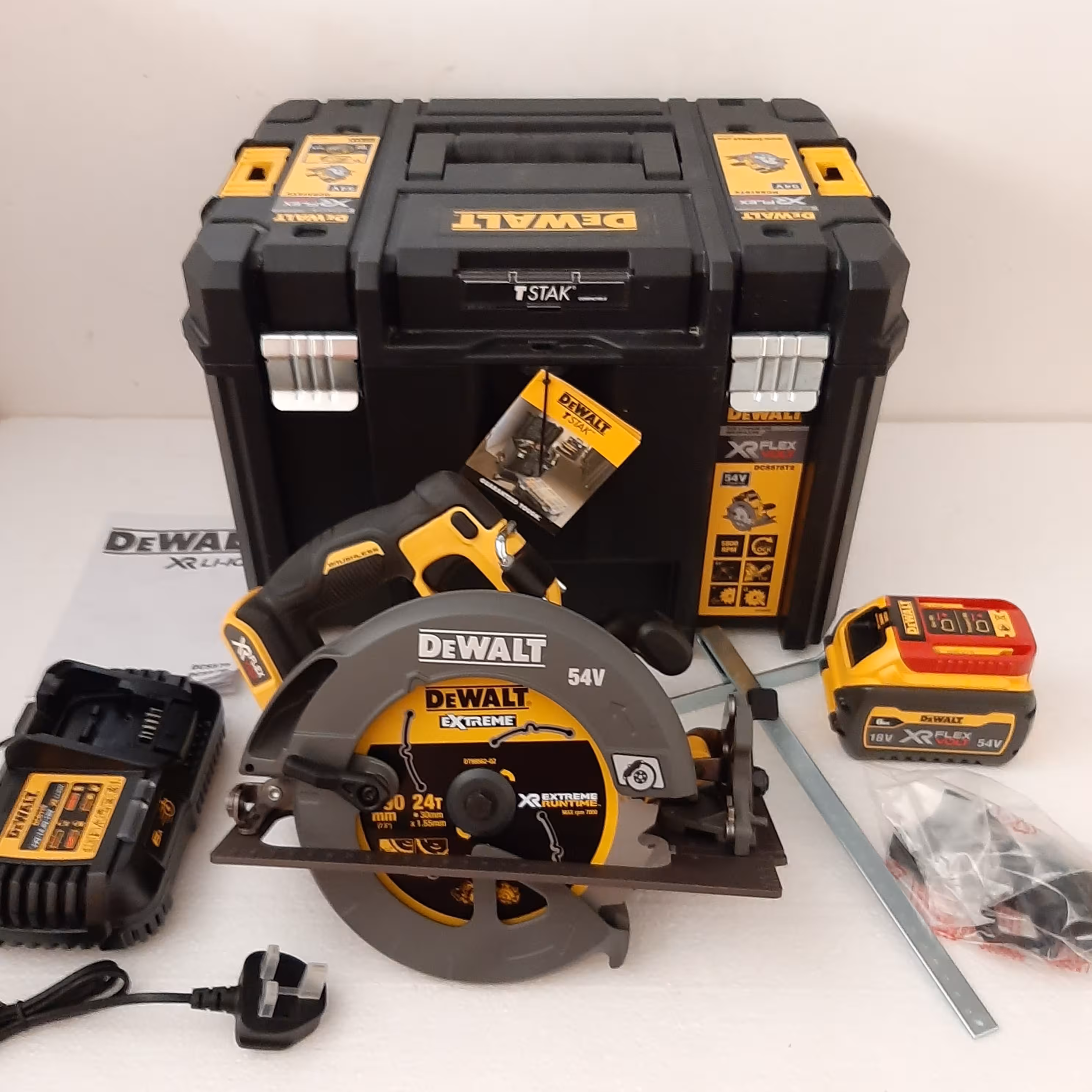 اره دیسکی شارژی دیوالت مدل dcs575  تک باتری