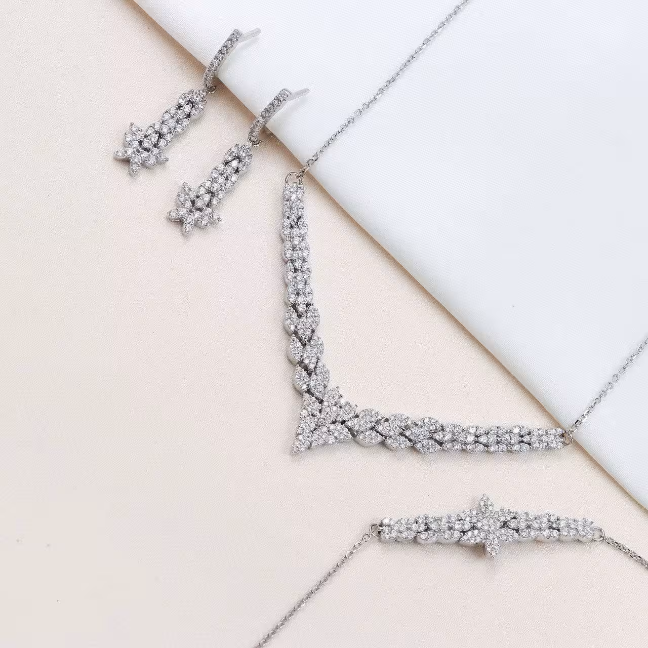 سرویس نقره جواهری زنانه کد 60304